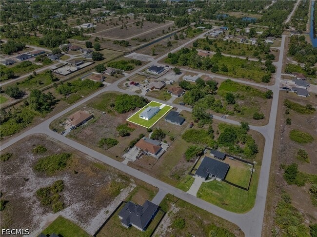 Building Photo - 917 Margaret Ave S