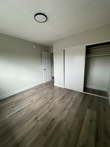 Building Photo - 648 W 92nd St