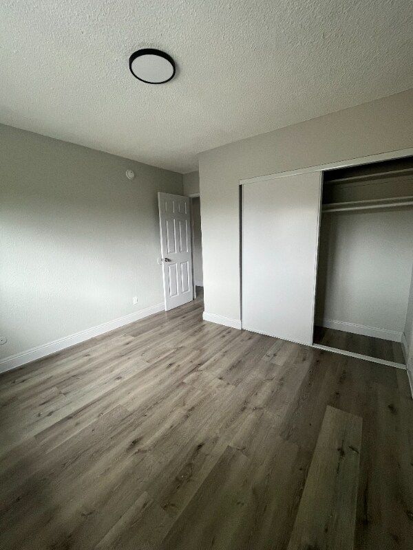 Building Photo - 648 W 92nd St