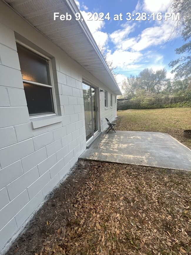 Building Photo - Wonderful 2 bedroom home with Addition Den or Office, Great Location