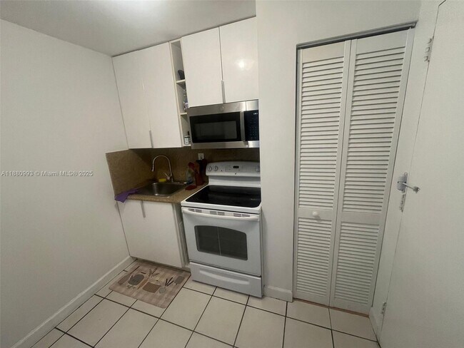 Building Photo - 7135 Collins Ave