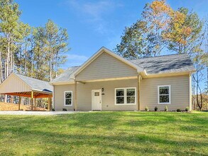 Building Photo - Brand New Rental in North Hall!