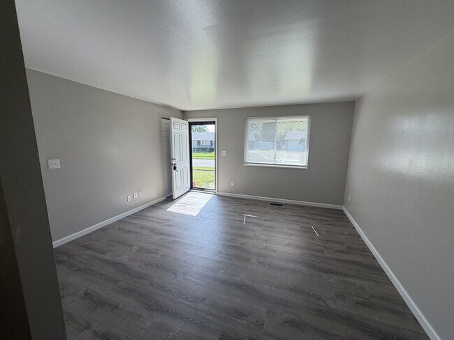 Building Photo - 7280 Cedar Knolls Dr