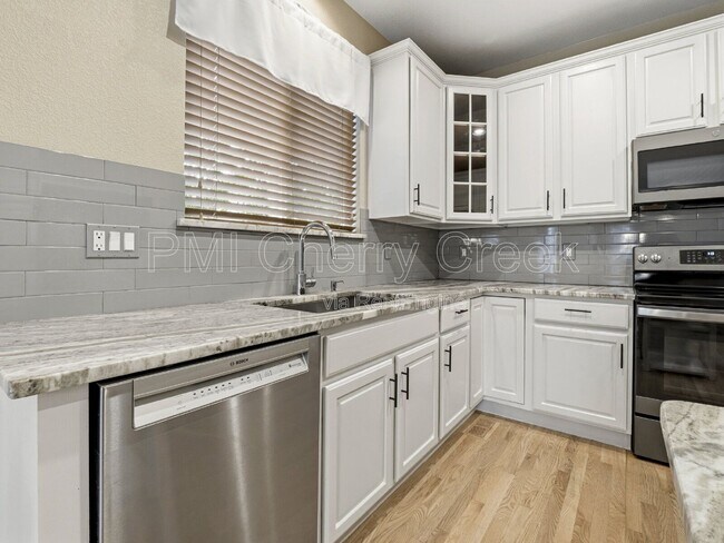 Building Photo - 10740 Southhaven Cir