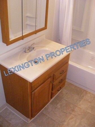 Building Photo - 1124 Hampton Rd