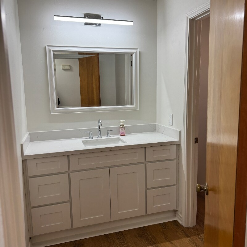 Building Photo - 114 Oak Dr