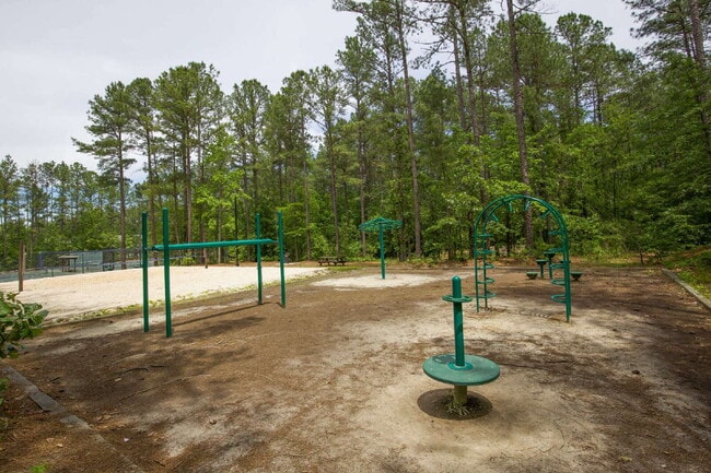 Building Photo - "Spacious 4-Bedroom, 2.5 Bath Gem with Law...