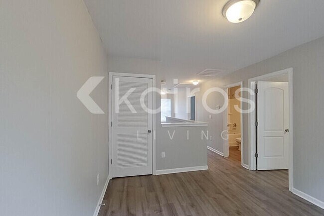 Building Photo - 305 Cedar Ridge