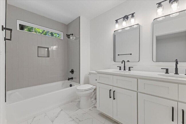 Building Photo - 803 Dupree St