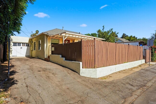 Building Photo - 10734 Oro Vista Ave