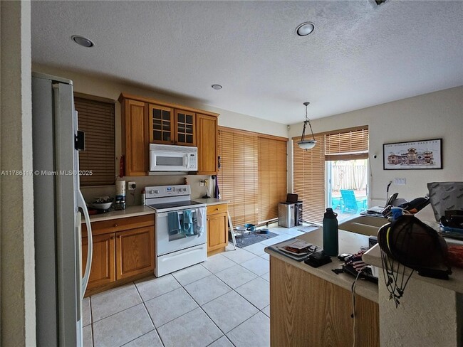 Building Photo - 4653 NW 94th Pl