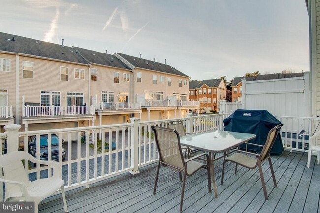 Building Photo - 1752 Theale Way