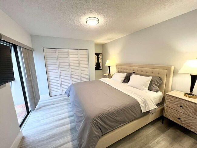 Building Photo - 118 1st Terrace