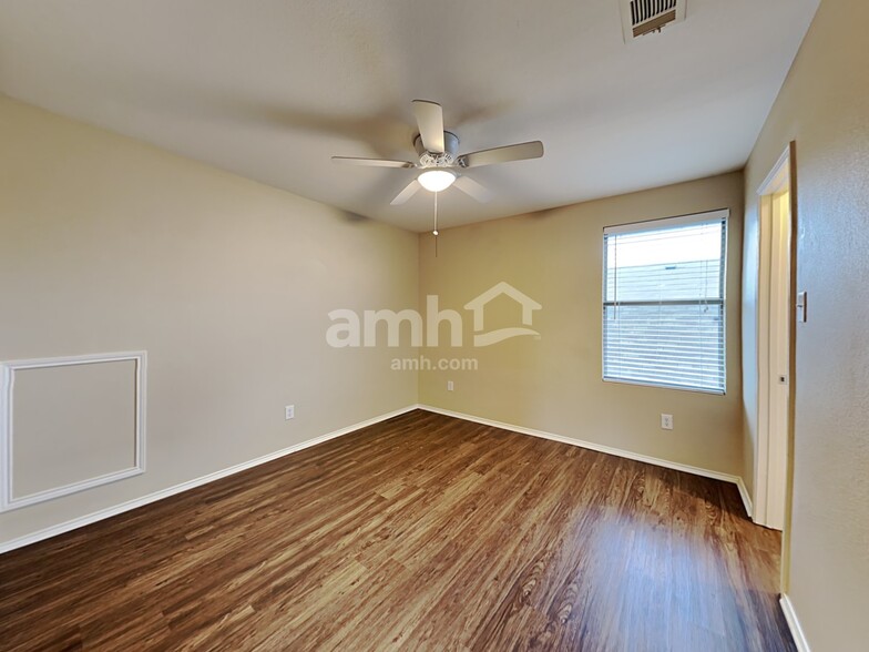 Building Photo - 1100 Oakbrook St