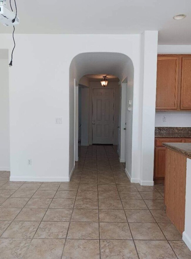 Building Photo - 2435 Hanson Dr