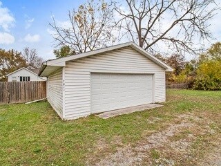 Building Photo - 701 W 6th St