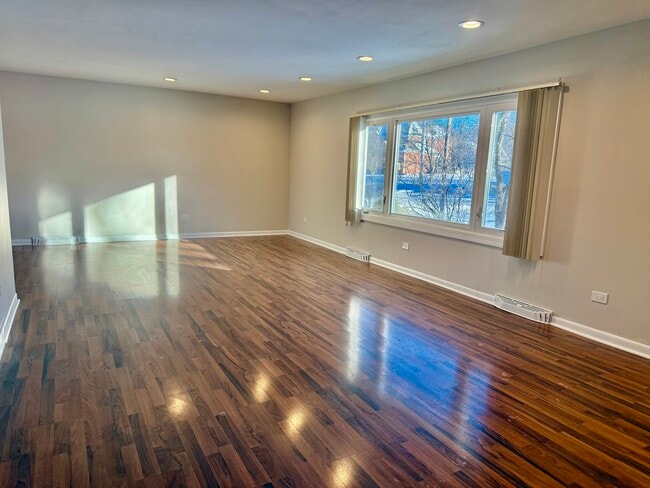 Building Photo - 619 41st St