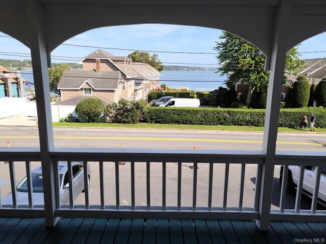 Building Photo - 62 Canoe Place Rd