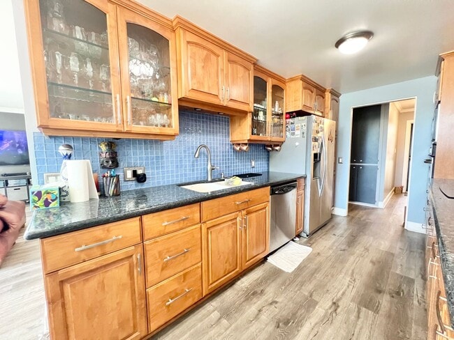 Building Photo - 2 Bed, 2 Bath Condo Near Retro Row!