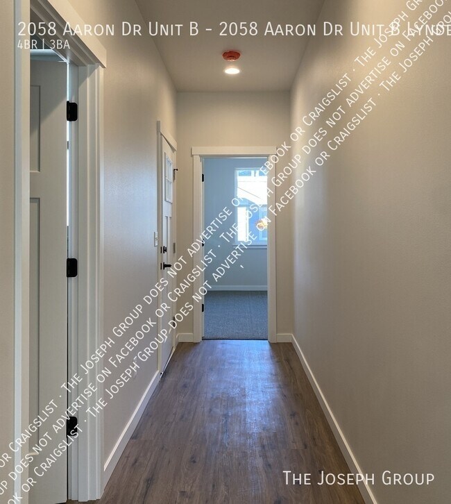 Building Photo - 2058 Aaron Dr