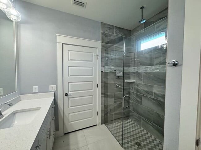 Building Photo - Palm Heaven!!Application and more info @ https://www.sandseekerrealty.com/long-term-rentals/. Cli...