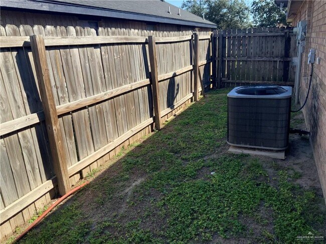 Building Photo - 20 W Bronze Ave