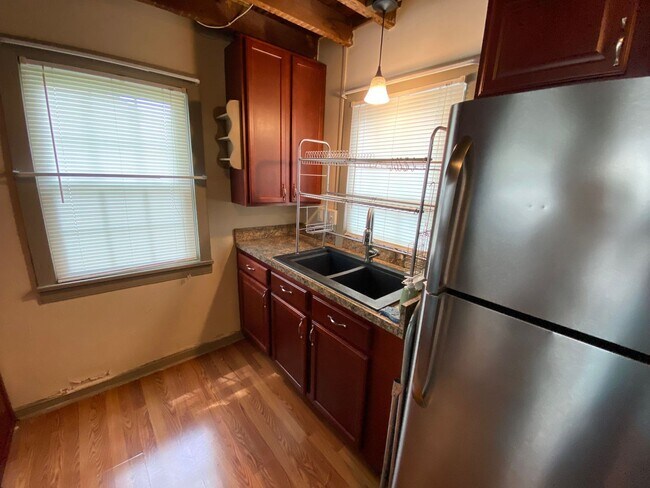 Building Photo - One Bedroom with Private Patio