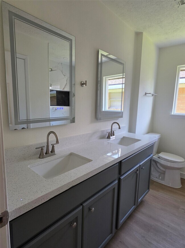 Building Photo - 11726 N Willow Cir