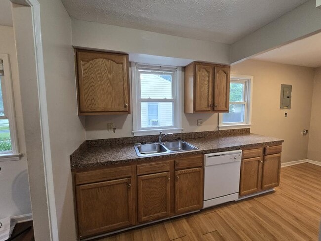 Building Photo - 2553 Greenvale Rd