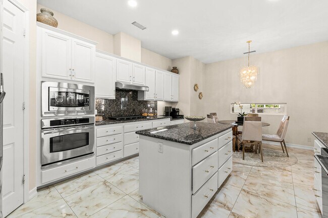 Building Photo - 46211 Roadrunner Ln