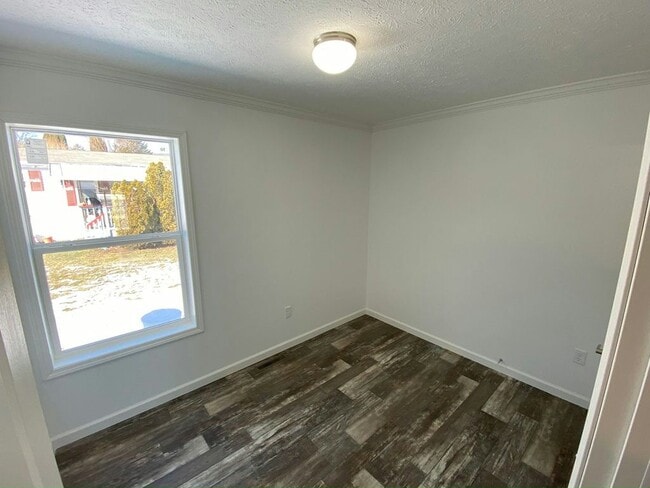 Building Photo - 131 Zimmer Dr W