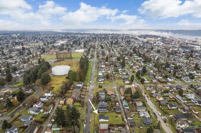 Building Photo - Cozy 3 Bedroom Retreat in Central Tacoma