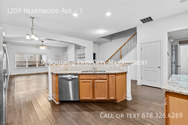 Building Photo - 1209 Heartwood Ave