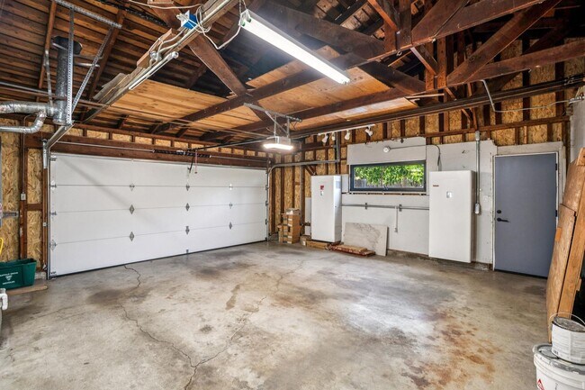 Building Photo - Renovated Linfield Oaks Retreat with Private Garden and Guest Studio