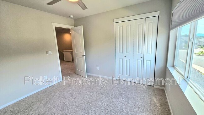Building Photo - 6524 Yorktown Pl NE