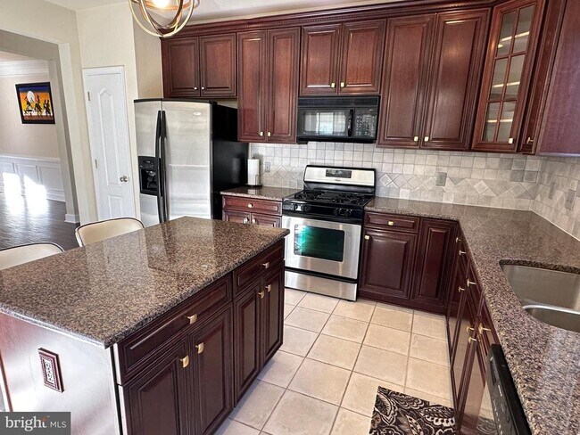 Building Photo - 13846 Greendale Dr