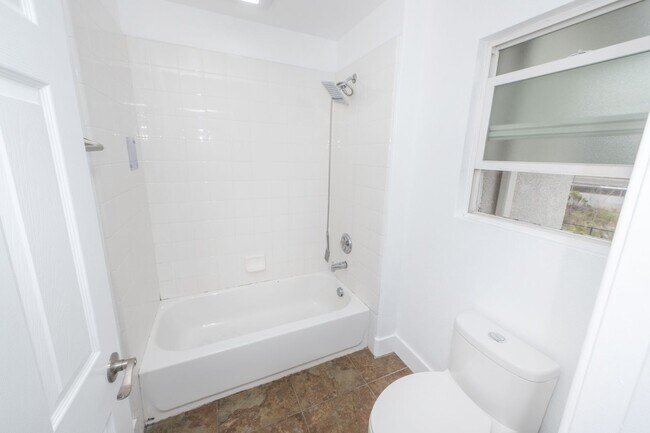 Building Photo - 511 Stork St