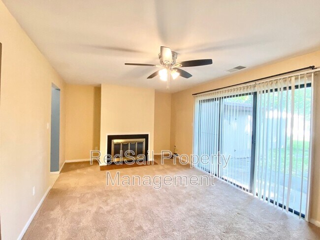 Building Photo - 1058 Willow Green Dr