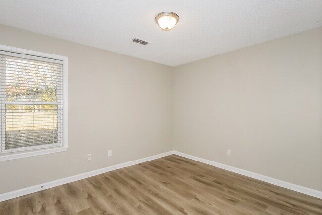 Building Photo - 93 Bloomington Cove