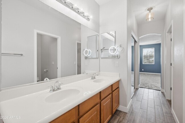 Building Photo - 4248 S Mariposa Dr