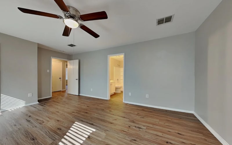 Building Photo - 1501 Queens Brook Ln