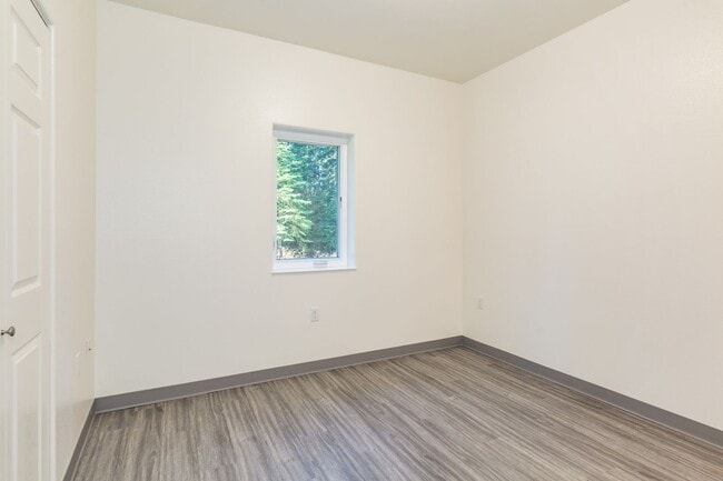 Building Photo - 1240 Shane Ct