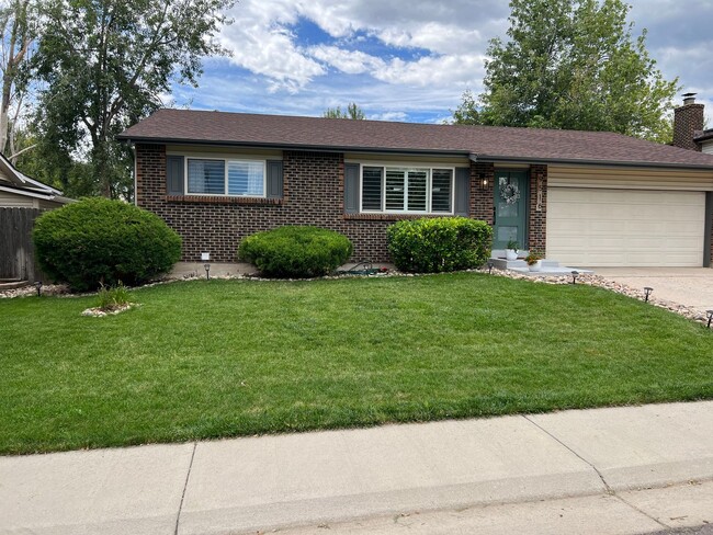 Building Photo - Stunning 5 Bedroom in the Coveted Kipling ...