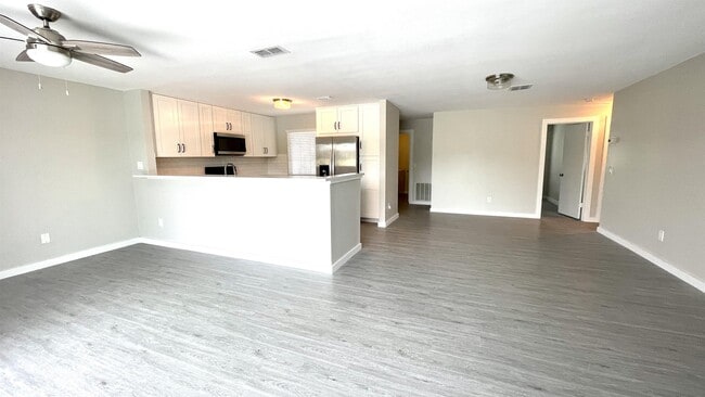 Building Photo - 160 Bermuda Ct