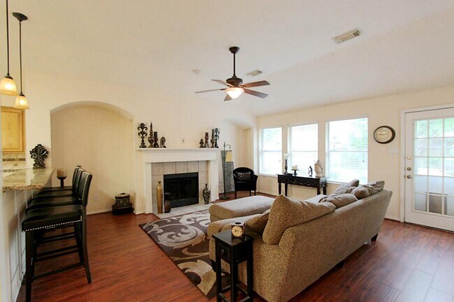 Building Photo - 523 High Meadows Dr