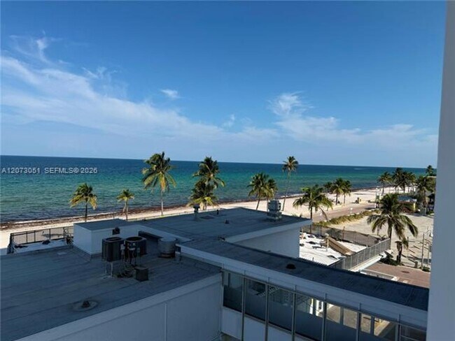 Building Photo - 3111 N Ocean Dr