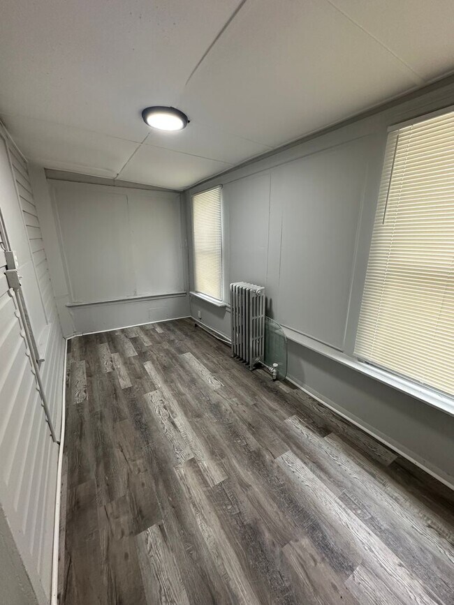 Building Photo - 117 N Front St