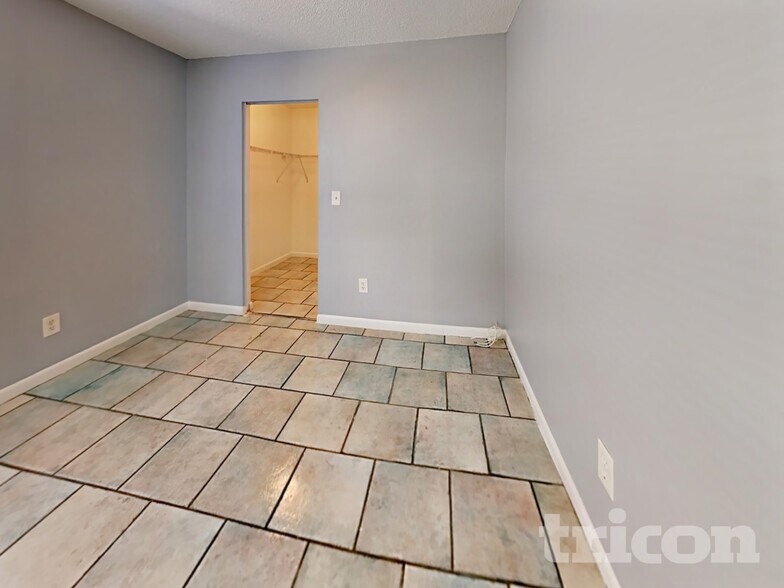 Building Photo - 10516 Parkcrest Dr