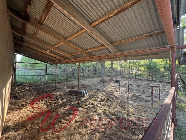 Building Photo - 2 bedroom 2 bath on a 12 acre paradise!