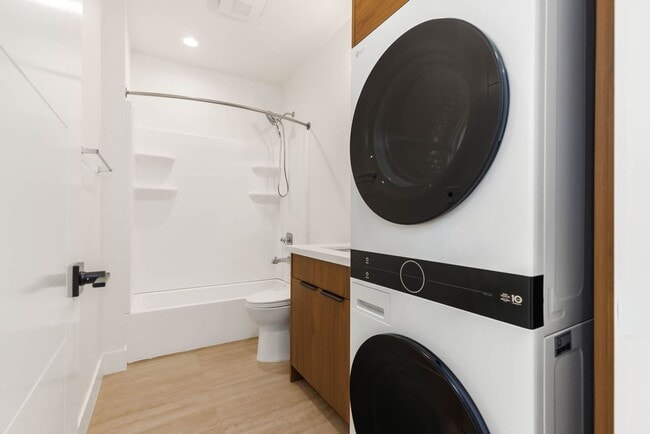 Building Photo - 108 6th St South